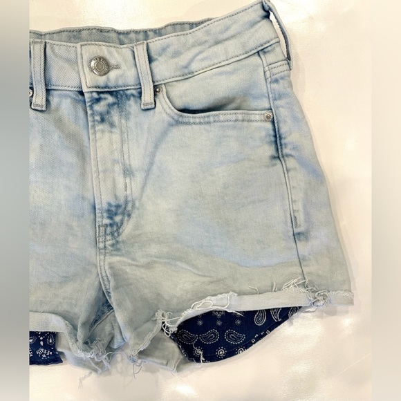 Old Navy Ladies O.G. Short High Rise Jean Shorts Light Blue Size 6 - Picture 2 of 5